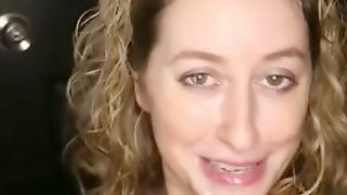 Голая жена неистово сосет и принимает на тело свежую сперму
