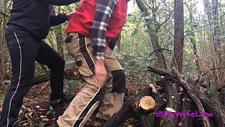 Милфа со светлыми волосами встала раком, чтобы приятель мог отодрать ее в щель