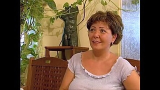 Зрелые дамочки истосковались по сексу и получили члены мужиков в задние дырочки