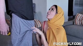 Арабка Anissa Kate отсасывает и чпокается с американским тренером