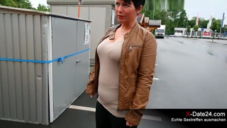 Zum Blasen bei OBI - Sextreffen mit dicker Kurzhaar MILF