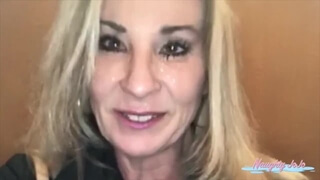 Бабушка со светлыми волосами привела в квартиру поклонника и принялась сосать его конец