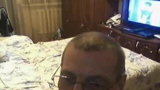 Грузчик в очках отлизал москвичке на раскладном диване и отымел её в миссионерской позе