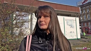 Немка с длинными волосами пришла домой к мужику и дала ему в очко