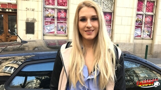 Пикапер уломал идущую по улице мамочку отдаться ему во все дыры у него дома