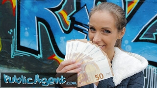 Худая дамочка показывает отменный отсос толстого пениса