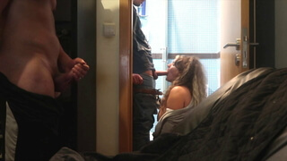 Я поймал свою жену, изменяющую мне в ванной - CUCKOLD