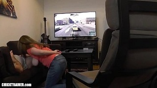 Отсосала, играя в XBOX. Britney Swallows Gamer Blowjob & Big Swinging Tits