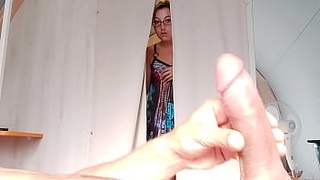 Он думал, что он был один, его теща видела все OMG !!! она предлагает ему услуги...