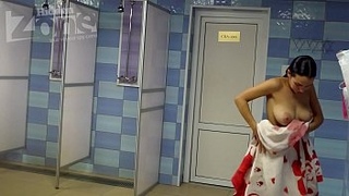 большие сиськи вуайерист душ
