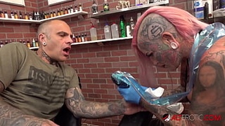 Большие сиськи Evilyn Ink татуировки Саша затем трахается