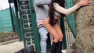 Angela Doll - DEFI INCONNU: Je me fais déboiter par un inconnu dans un célèbre parc d'attraction
