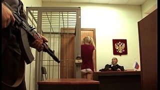 Судебное заседание закончилось жестким трахом на рабочем столе у адвоката