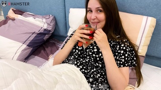 Приготовил для подружки согревающий чай и оттрахал ее на супружеском ложе