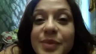 Взрослая женщина мутит с молодым скейтером и он долбит её в киску, а потом в попу