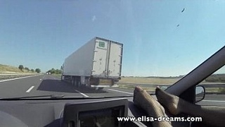 Мигание на публике и секс в машине