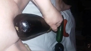 Баклажан весь в