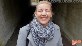 Холодный публичный трах с толстым теплым лицом