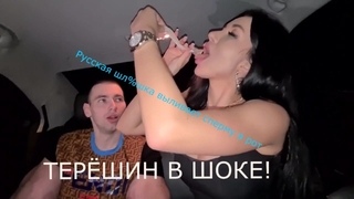 УРОД ТРАХАЕТ РУССКУЮ ПРОСТИТУТКУ В МАШИНЕ