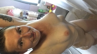 Дрочка с водой в ванной